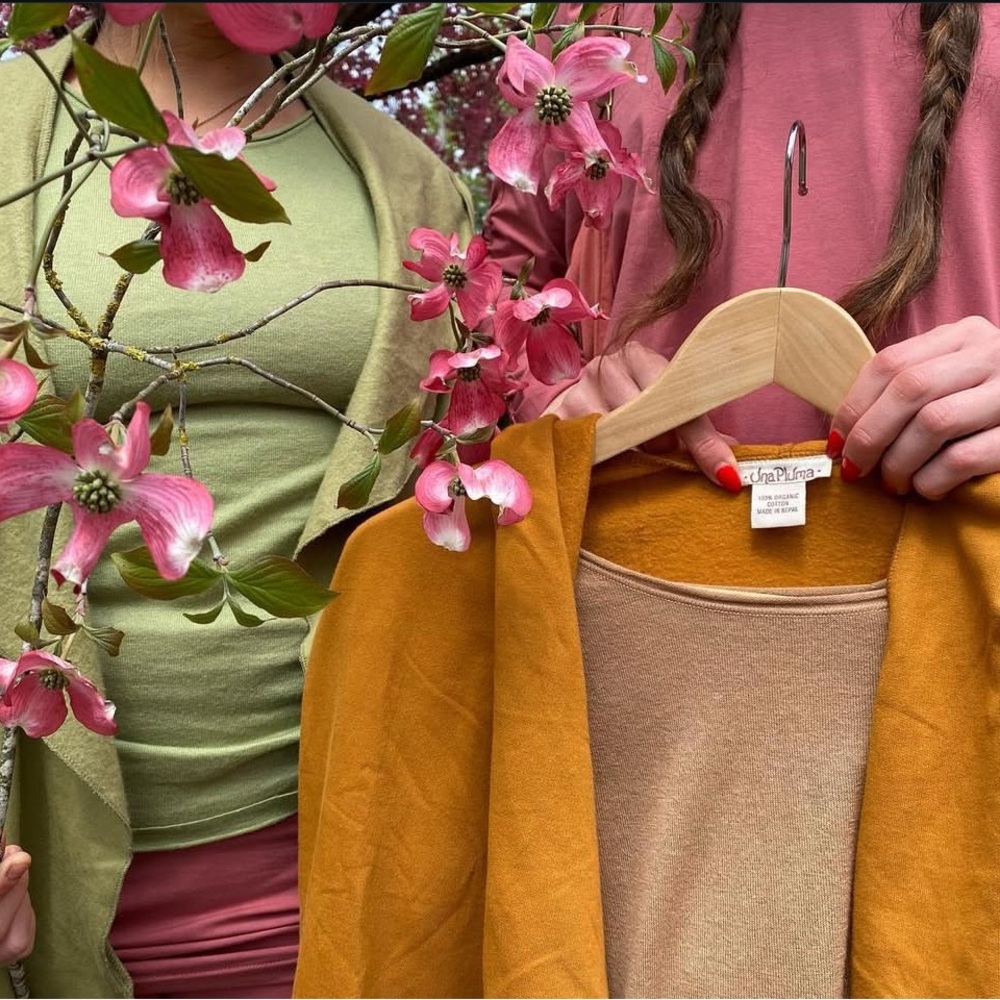 Una Pluma Organic Cotton Hooded Shawl - Picture 1 of 4